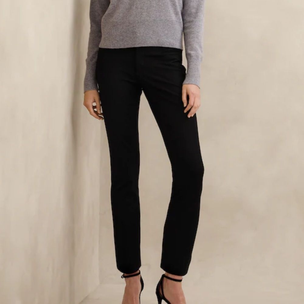 Reposhed 👩💼 Banana Republic Factory Black Ankle Slim Pants | Size 2